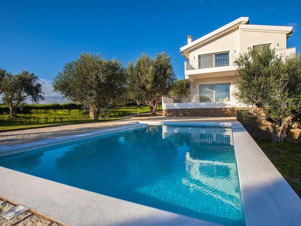 Abelia Luxurious Villas Финикунда Екстериор снимка
